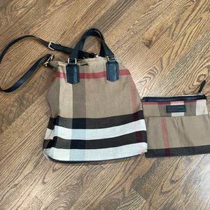 Authentic Burberry purse comes with cute pouch